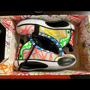 Noah Jordan 34 Noah  size 4.5y or 6 women